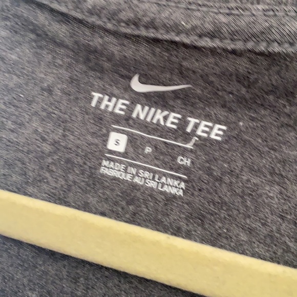 Nike long sleeve - Picture 2 of 4